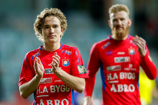 Örgrytes Jakob Lindström tackar publiken