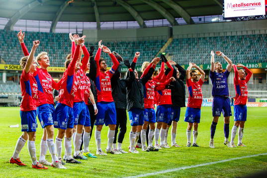 Örgrytes spelare tackar publiken