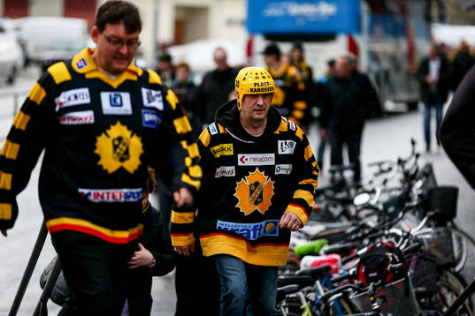 Ett skellefteå fan före SM-final tre i ishockeymatchen i
