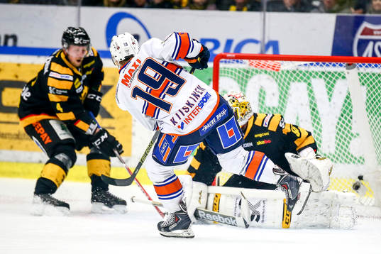 Växjös Tuomas Kiiskinen jublar
