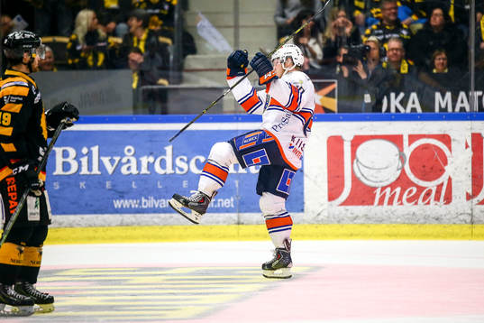 Växjös Tuomas Kiiskinen jublar