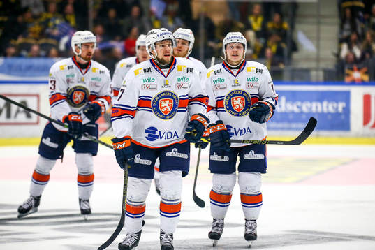 Växjös Robert Rosen och Tuomas Kiiskinen jublar