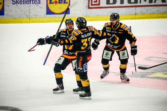 Skellefteås John Norman gör 1-3 och jublar