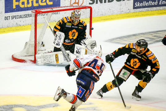 Växjös Rhett Rakhshani gör 0-2 och jublar