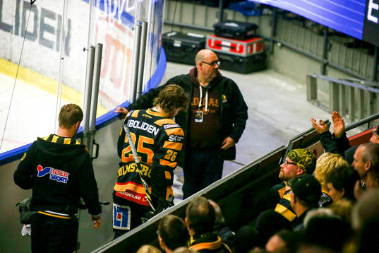 Skellefteås Axel Holmström  utgick