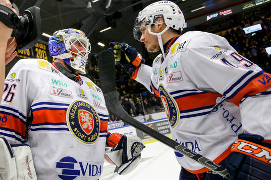 Växjös målvakt Stefan Steen jublar
