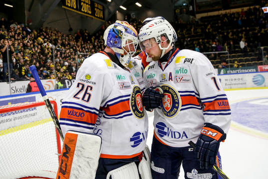 Växjös målvakt Stefan Steen jublar