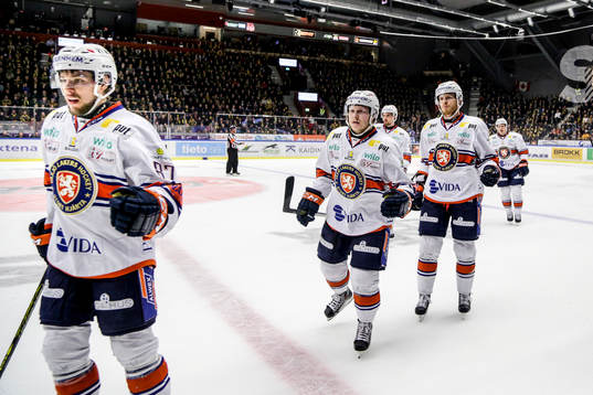 Växjös Robert Rosen och Tuomas Kiiskinen jublar