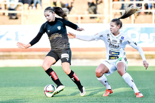 Göteborgs Lieke Martens och Piteås Nina Jakobsson