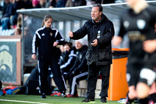 Göteborgs tränare Stefan Rehn reagerar