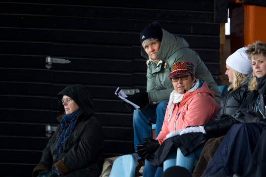 Sveriges förbundskapten Pia Sundhage på läktaren