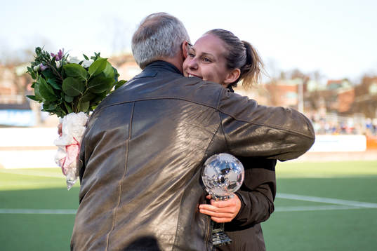 Göteborgs Manon Melis får Kristallbollen av Stefan