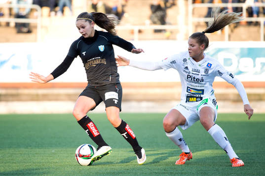 Göteborgs Lieke Martens och Piteås Nina Jakobsson