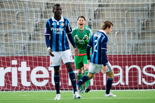 Djurgårdens målvakt Kenneth Høie jublar