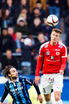 Djurgårdens Kevin Walker och Kalmars Viktor Elm
