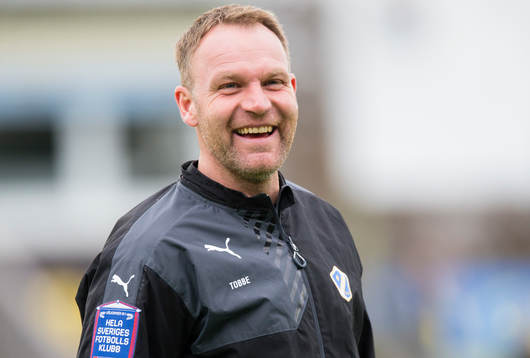 Halmstads assisterande tränare Torbjörn Arvidsson ser