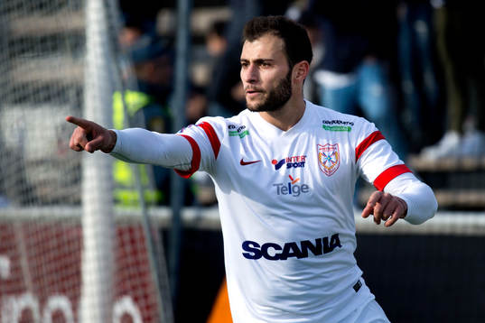 Assyriska Mattias Genc firar