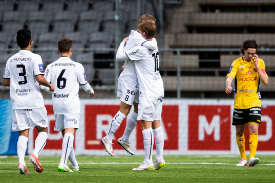 Häckens spelare jublar