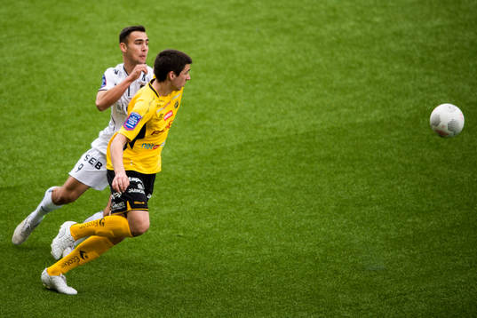 Kamp mellan Elfsborgs Ibrahim Dresevic och Häckens Robert