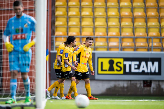 Elfsborgs Oscar Berntsson klappas om