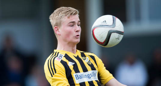 IFK Hässleholms Linus Svensson i matchen i division 2