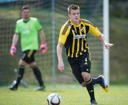 IFK Hässleholms Niklas Jönsson i matchen i division 2