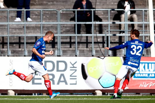 Åtvidabergs Kristian Bergström jublar mot Martin