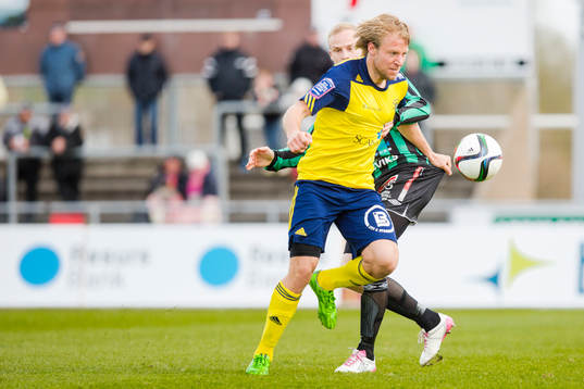 Ängelholms Martin Rudolfsson jagar bollen