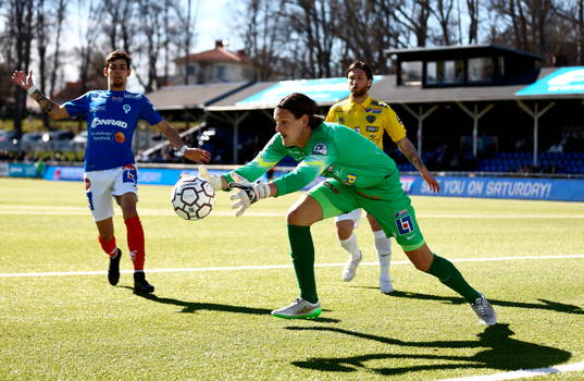 Räddning av Falkenbergs målvakt Otto Martler