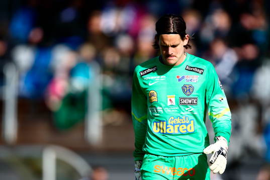 Falkenbergs målvakt Otto Martler deppar