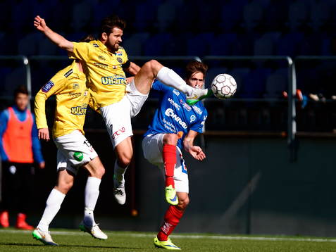 Falkenbergs David Svensson i luften