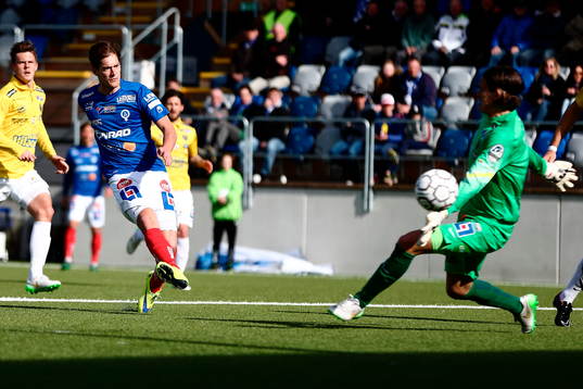 Åtvidabergs Victor Sköld gör mål 3-0 på Falkenbergs