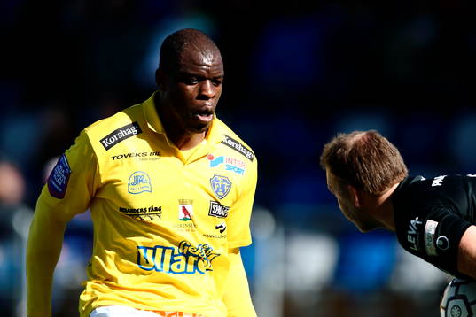 Falkenbergs Hakeem Araba och Åtvidabergs målvakt Henrik