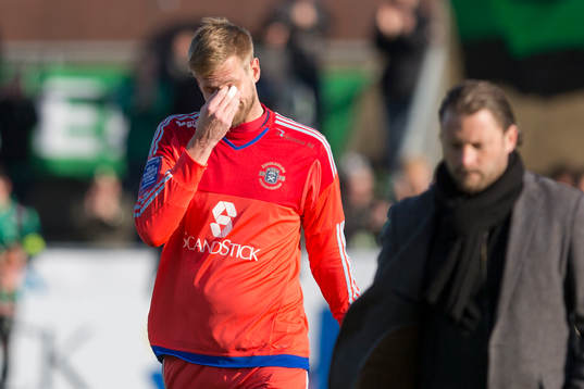 Ängelholms målvakt Oscar Berglund  deppar