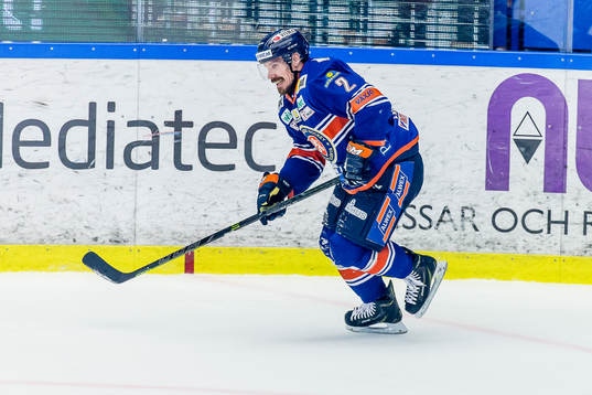 Växjös Teemu Laakso grinar illa
