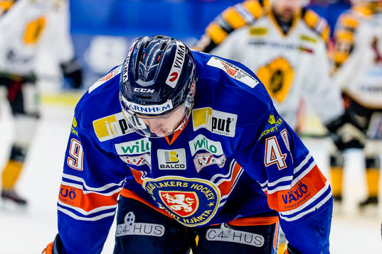 Växjös Rhett Rakhshani hänger med huvudet