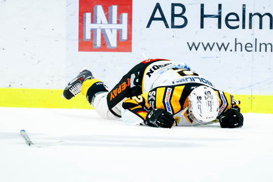 Skellefteås Erik Andersson har ont