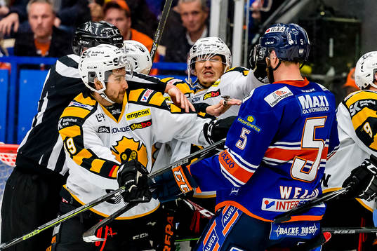 Gruff mellan Skellefteås Martin Sevc och Växjös Noah