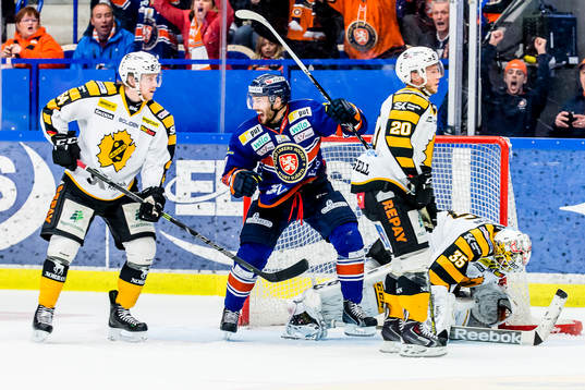Växjös Jeff Tambellini jublar