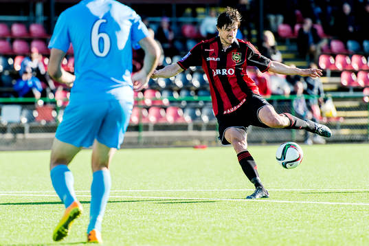 Brommapojkarnas Gabriel Petrovic gör 1-0