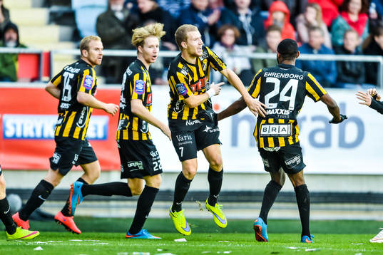 Häckens Simon Gustafson jublar