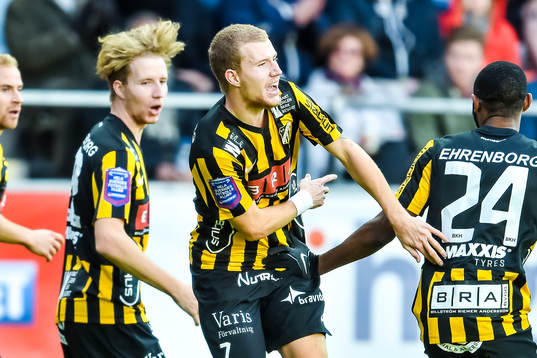 Häckens Simon Gustafson jublar