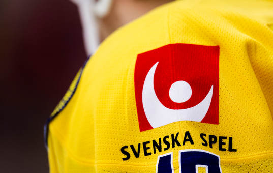 Svenska Spel har en logga med på dräkten
