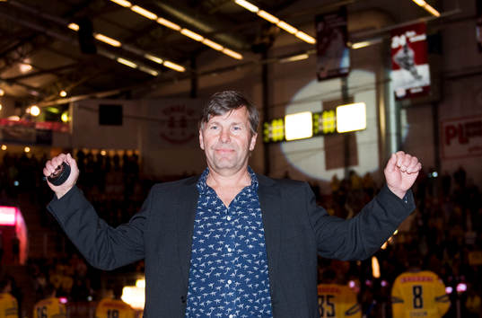 Mats Näslund fick sin tröja hissad i taket i EON-arnea