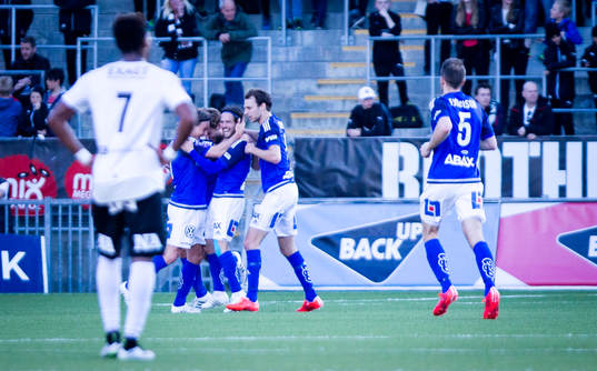 Sundsvalls Robbin Sellin gör 0-2 och jublar