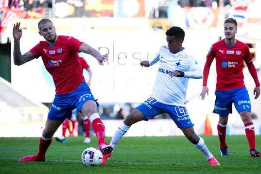 Helsingborgs Robin Simovic och Norrköpings Tesfaldet Tekie