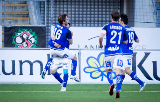 Sundsvalls Simon Helg gör 0-3 och jublar