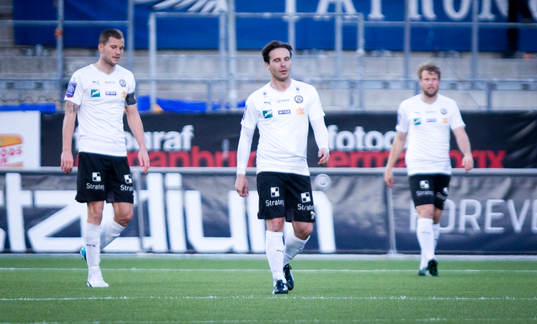 Örebros Robert Åhman Persson och Nordin Gerzic deppar