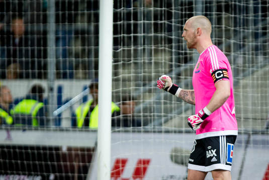 Sundsvalls målvakt Tommy Naurin jublar