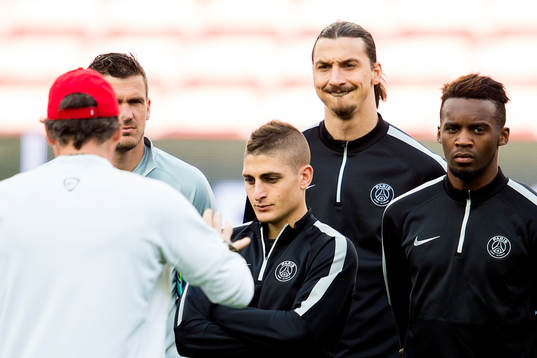 PSGs Zlatan Ibrahimovic mfl lyssnar på tränaren Laurent